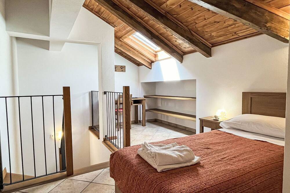 Entire apartment, Beautiful apartment for 5 people with Wifi, Tv, patio, pets allowed and panoramic view in Savona, Riviera di Ponente