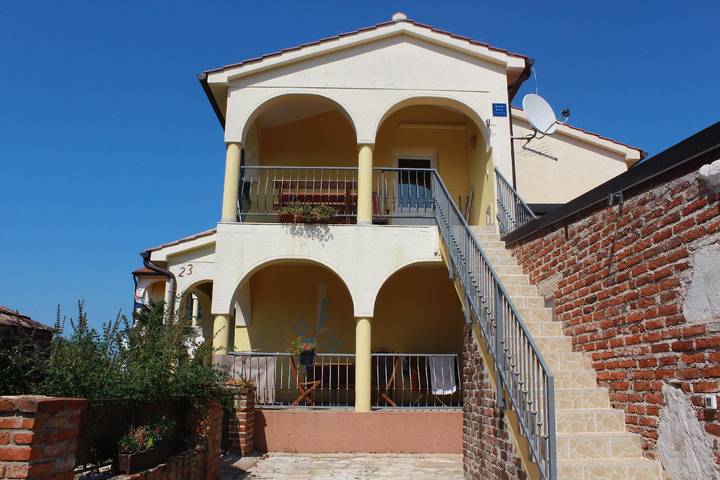 Ferienwohnung für 5 Personen, mit Balkon und Garten in Nova Vas - 2