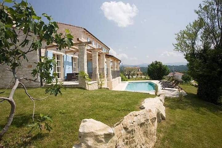 Ferienhaus für 8 Personen, mit Garten und Pool