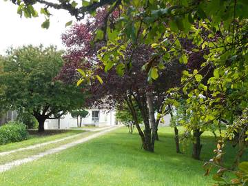 Gîte pour 4 personnes, avec jardin et balcon à Thésée