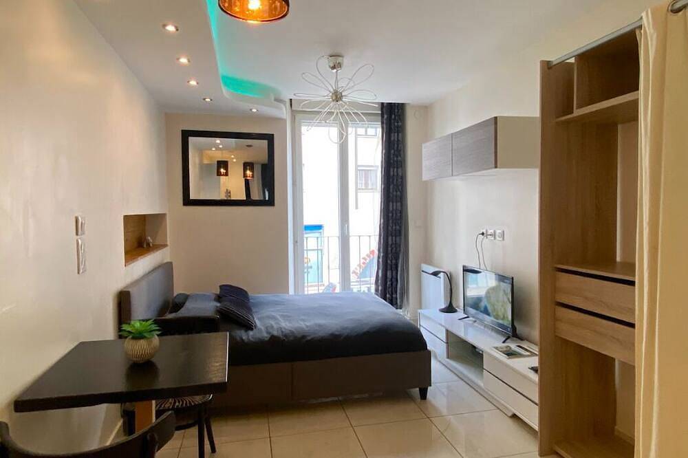 Appartement entier, Studio meublé et équipé en plein centre-ville avec Wifi Gratuit in Montluçon, Région de Montluçon