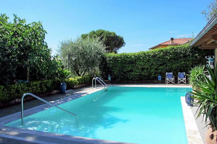 Villa per 9 persone, con terrazza e giardino, con animali domestici in Massarosa