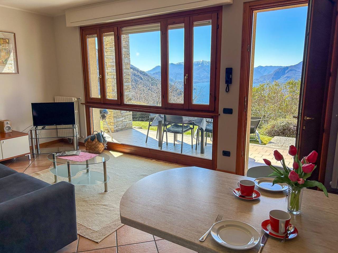 Ganze Wohnung, Paradiso Sole Garten-Ferienwohnung mit Pool in Vestreno, Valvarrone