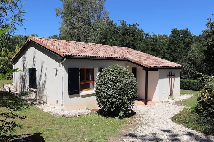 Maison de vacances pour 6 personnes, avec piscine ainsi que terrasse et jardin