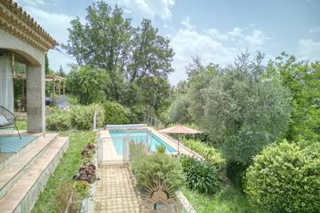 Maison De Vacances pour 8 Personnes dans Le Rouret, Région de Cannes, Photo 1