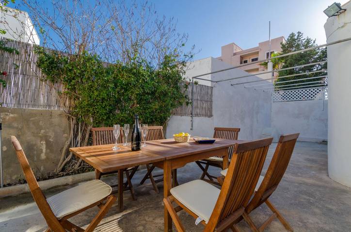 Son Homs - Bonita casa de pueblo con patio y terraza cerca de la playa. WiFi Gratis in Colònia de Sant Jordi, Ses Salines