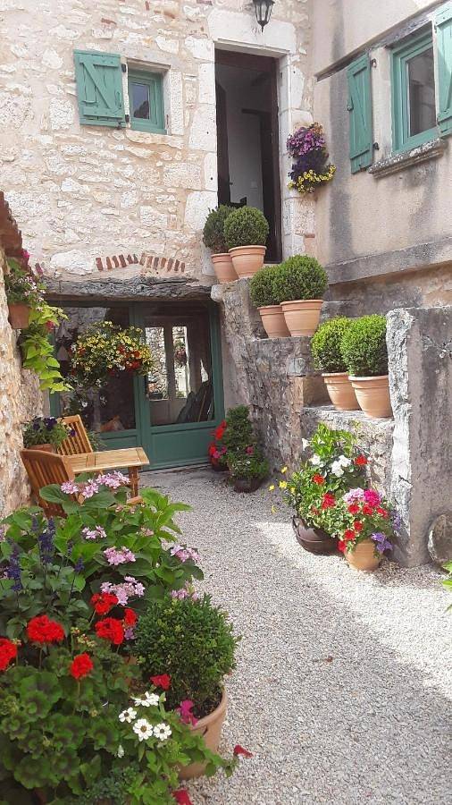 Gîte pour 2 personnes, avec jardin et vue sur le lac, animaux acceptés à Esclauzels - 3