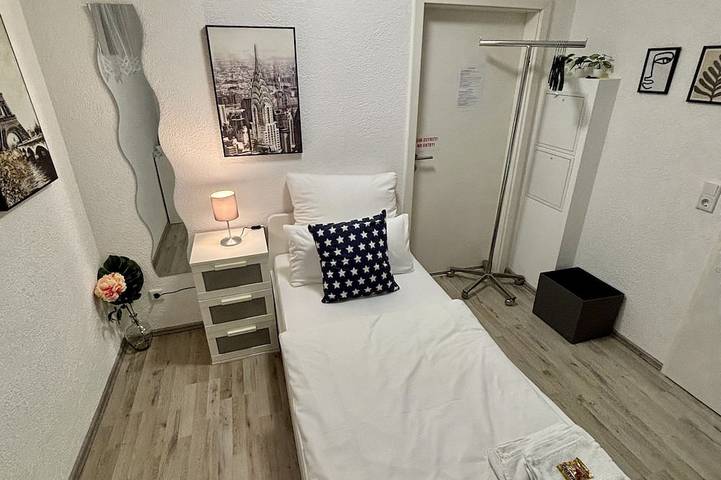 Ganze Wohnung, Ruhiges & gemütliches Einzelzimmer in Top Lage in Langenfeld (Rheinland), Kreis Mettmann