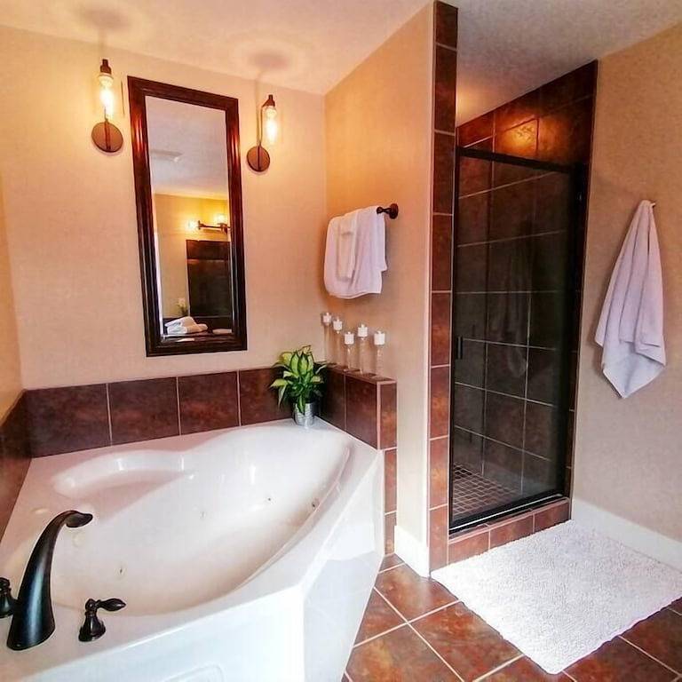 Ganze Wohnung, Modern and Bright 2Bdr/2Br Condo with Mountain Views in Radium Hot Springs, Kootenay-Nationalpark