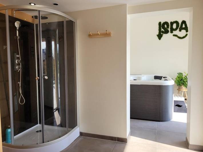 Location de vacances pour 8 personnes, avec vue ainsi que sauna et jardin à Saint-Rémy-la-Varenne - 2