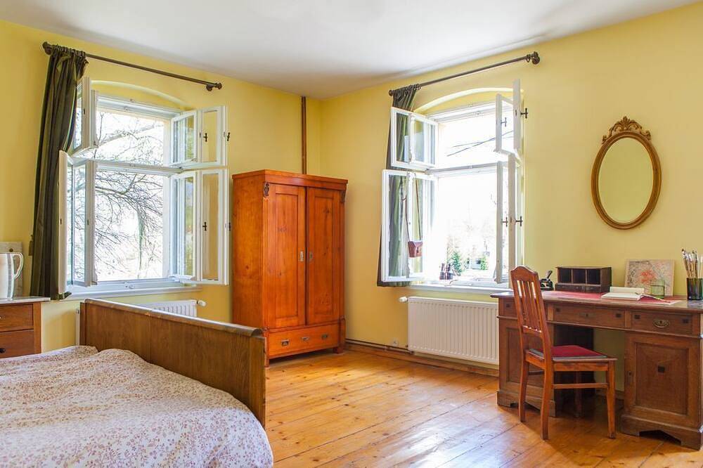 Historic holiday home for families and groups\nwith garden and play barn. in Janowice Wielkie, Sudeten (Poland)