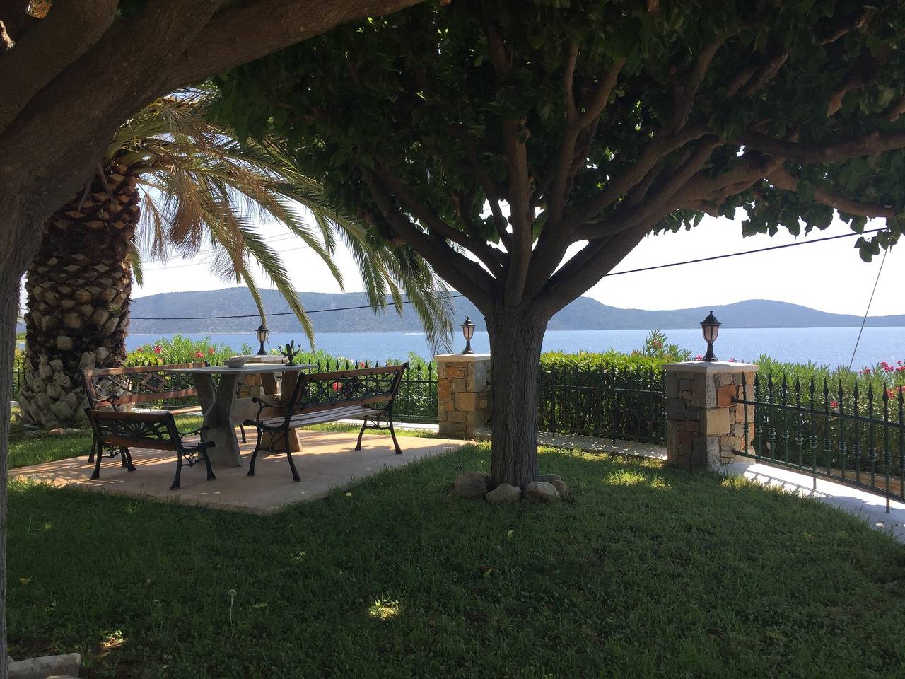 Villa 'Beach Alonissos For 6 People' con piscina compartida, Wi-Fi y aire acondicionado. in Alónnisos