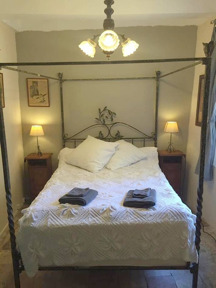 Maison d’hôte pour 2 personnes, avec jacuzzi ainsi que terrasse et jardin à Saint-Nazaire-de-Ladarez
