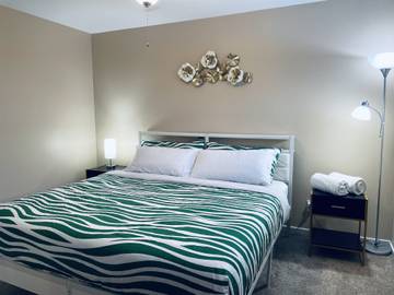 Vacation Rental for 7 Guests in Edmonton, Alberta, Picture 3