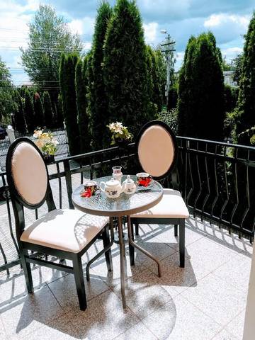 Gîte pour 2 personnes, avec vue et jardin dans Câmpina
