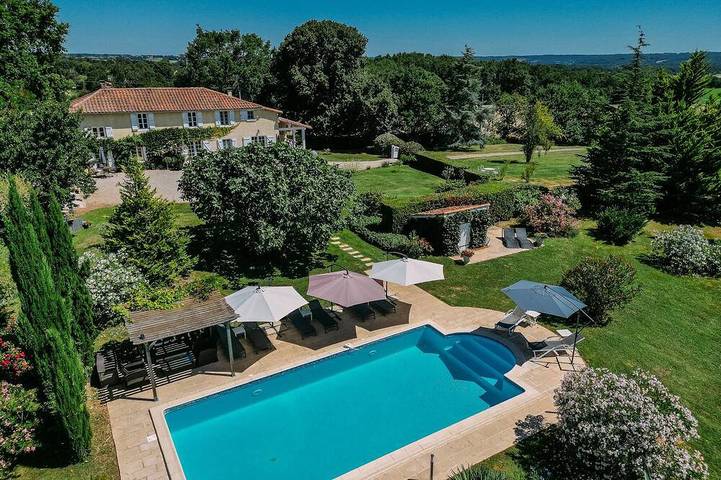 Gîte pour 8 personnes, avec jardin à Mont-de-Marrast