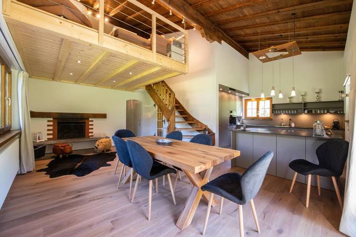 Ferienhaus für 8 Personen, mit Balkon und Terrasse sowie Garten und Pool in Davos