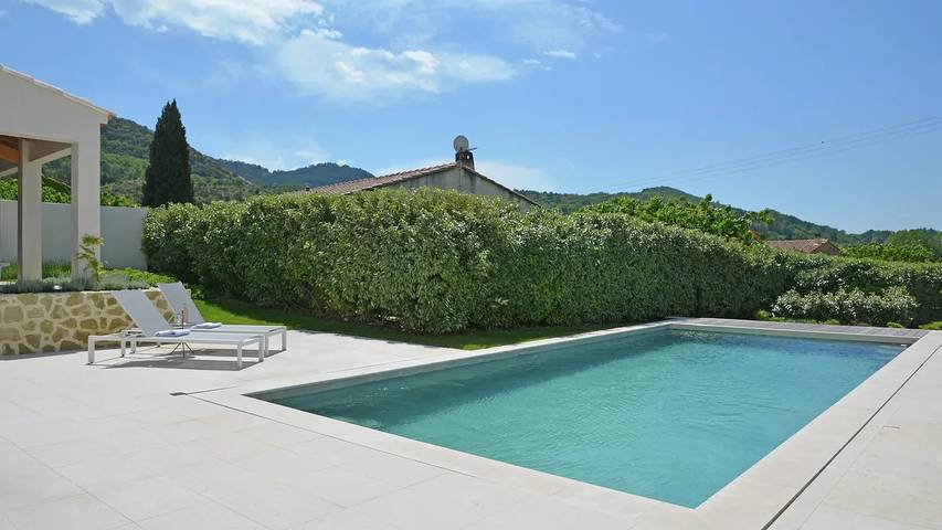 Villa pour 9 personnes, avec piscine et jardin