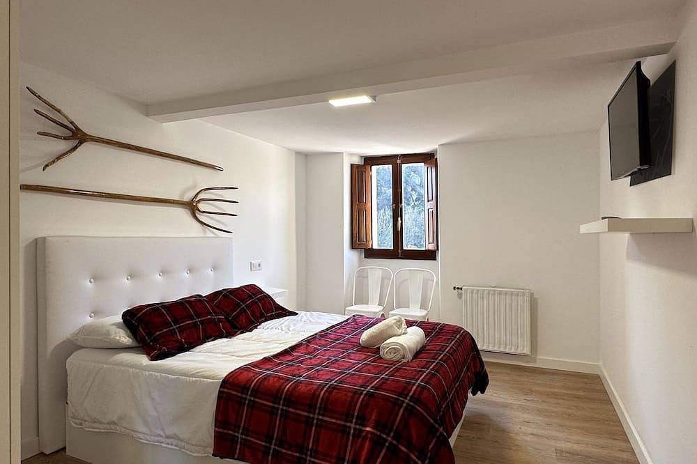 Casa Rural \"La Caprichosa De Alcor\". 4 Estrellas en la Falda de Montes Obarenes in Bozoó, Cordillera Cantábrica