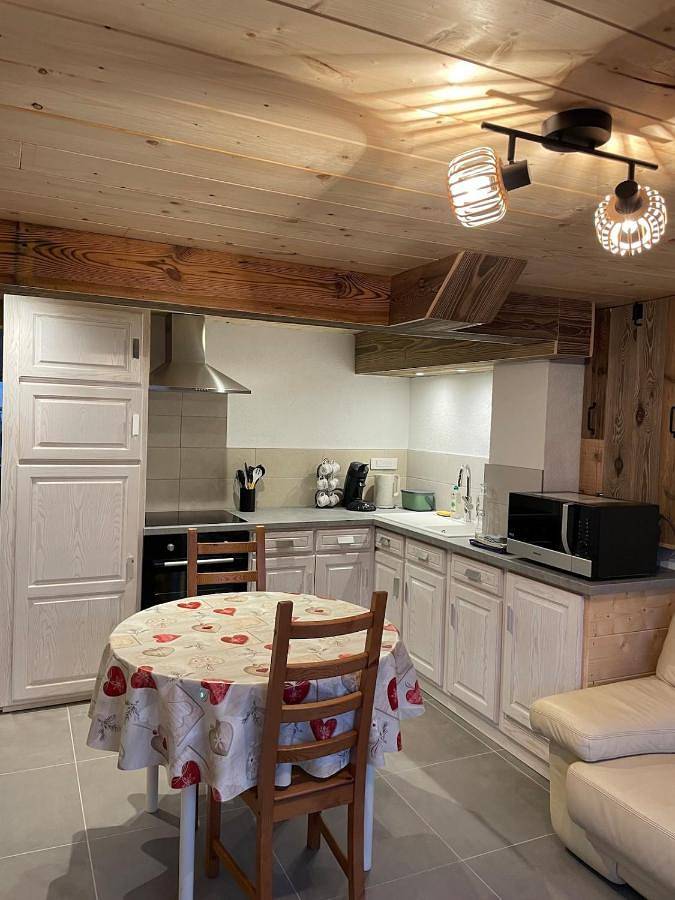 Gîte pour 2 personnes, avec terrasse et jardin à Maîche