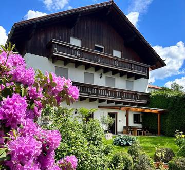 Ferienhaus für 8 Personen, mit Pool und Garten sowie Sauna, kinderfreundlich in Arnbruck