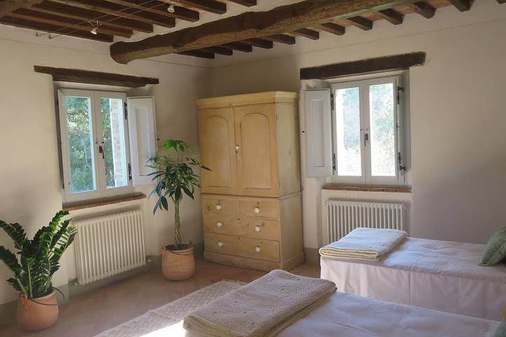 Exquisitely restored pool villa, spacious, v.private yet steps frm local village in Lisciano Niccone, Valtiberina