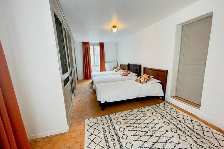 Gîte pour 15 personnes, avec Jacuzzi ainsi que Terrasse et Jardin à Château-Renault - 2