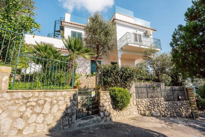Villa per 8 persone, con Balcone e Idromassaggio nonché Terrazza e Giardino a Nerano