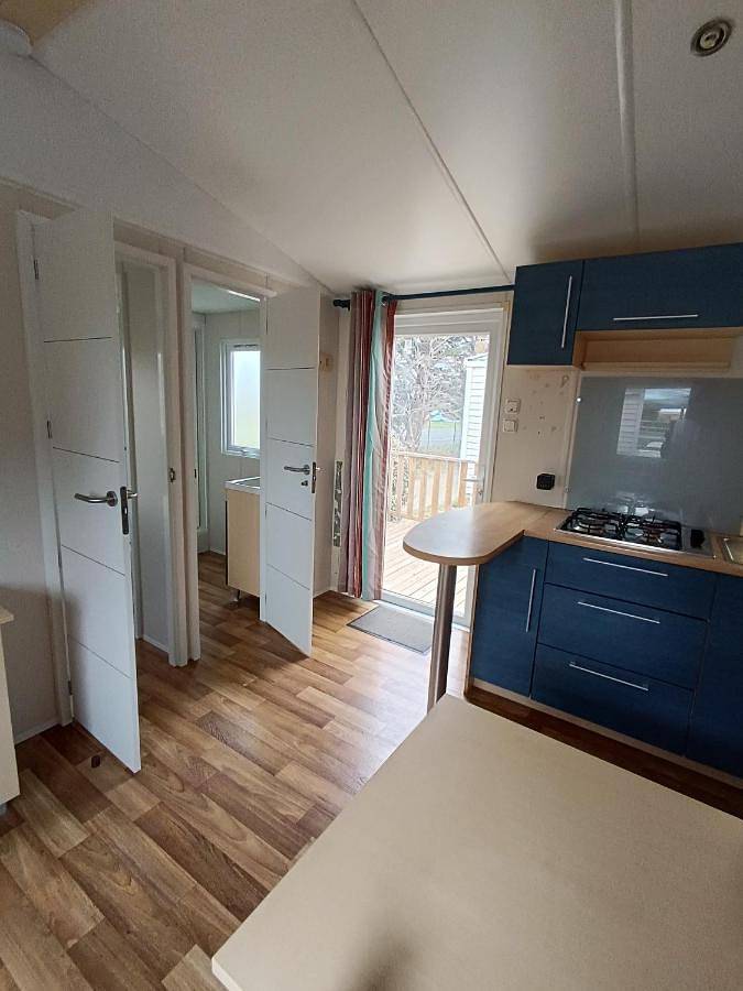 Camping pour 5 personnes, avec terrasse et piscine ainsi que bassin pour enfant et jardin à Port-la-Nouvelle - 2