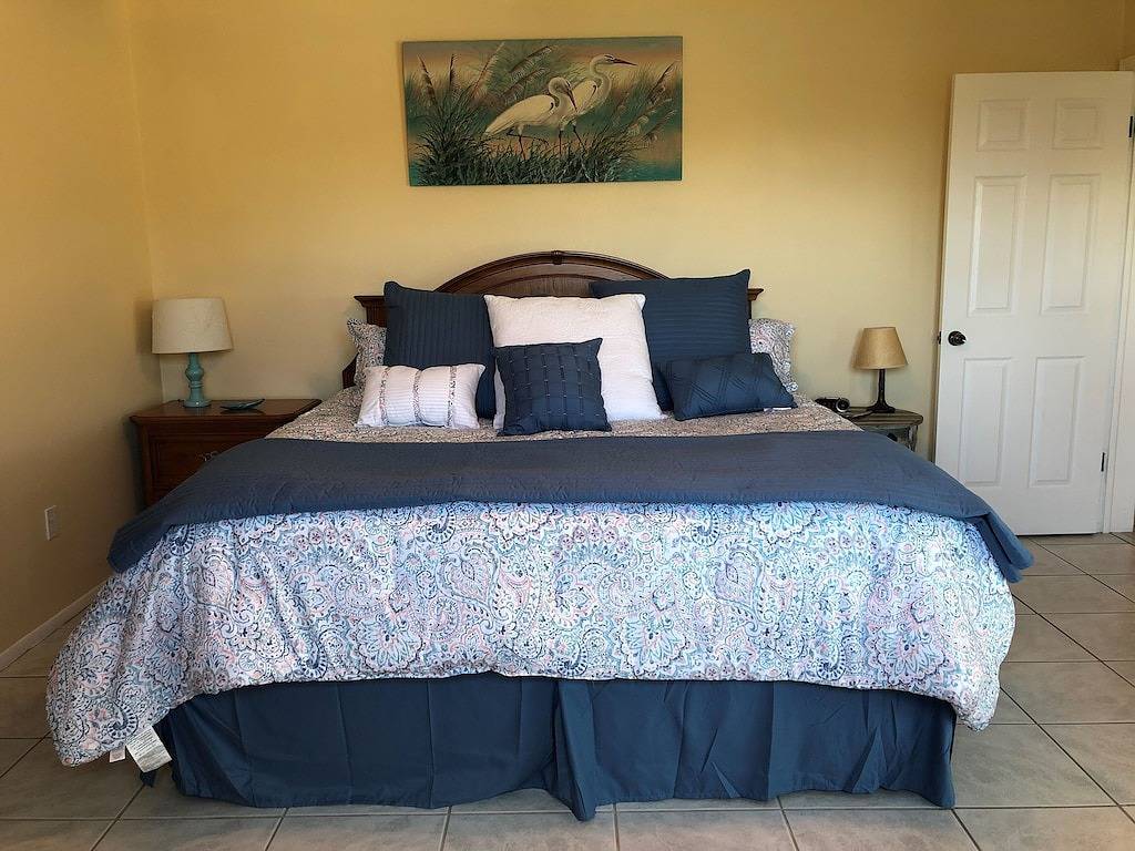 Punta Gorda Isles Updated 2b2b Canal Pool Home - Jan-March Weeks Available! in Punta Gorda, Charlotte County