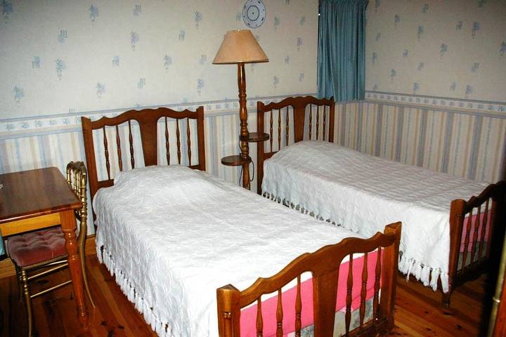 Chambre d’hôte pour 5 personnes, avec Terrasse ainsi que Jardin et Piscine