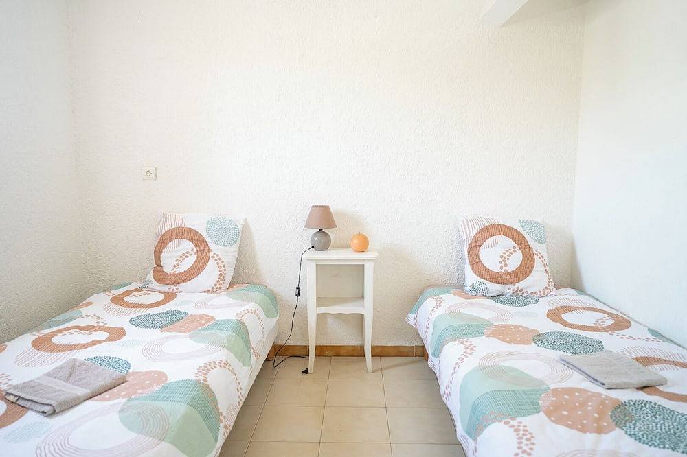 Maison climatisée,fibrée,2 chambres, 2 exterieurs,9 min à pieds plage de sable in Venzolasca, Arrondissement de Corte