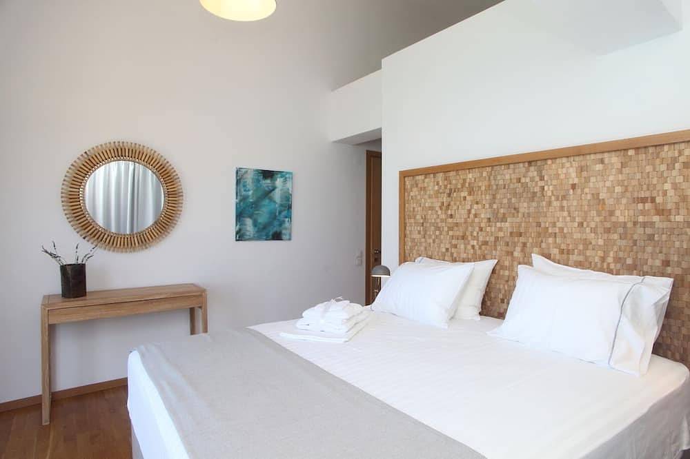 Capro-  New 3-bedroom villa with private pool and stunning view! in Agios Nikitas, Griechenland