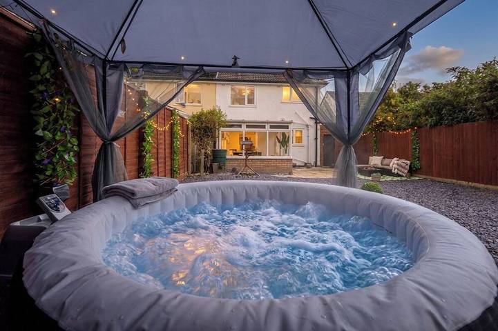 Ferienhaus für 6 Personen, mit Garten und Whirlpool in Cambridge
