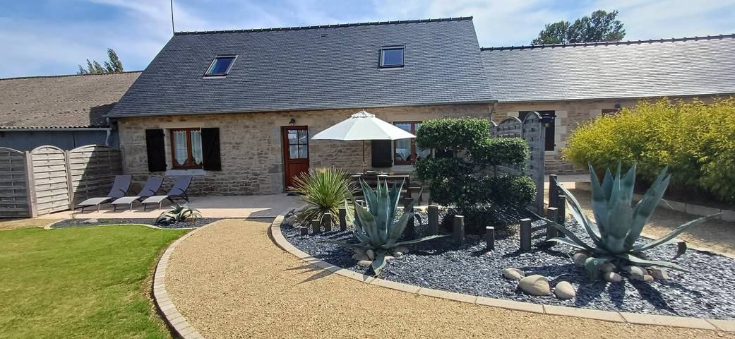 Gîte pour 6 personnes, avec Terrasse ainsi que Jardin et Piscine à Plouaret - 4