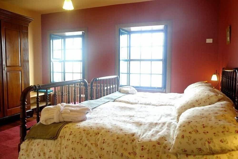 Oferta  Mayo y Junio Casa  Rural con piscina privada,  vistas al mar y la monta in Villa de Mazo, La Palma Sur