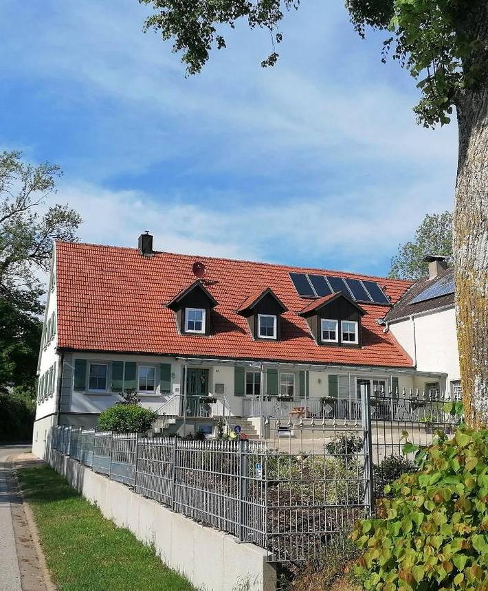 Ferienwohnung für 4 Personen, mit Terrasse und Garten sowie Seeblick und Ausblick in Gunzenhausen