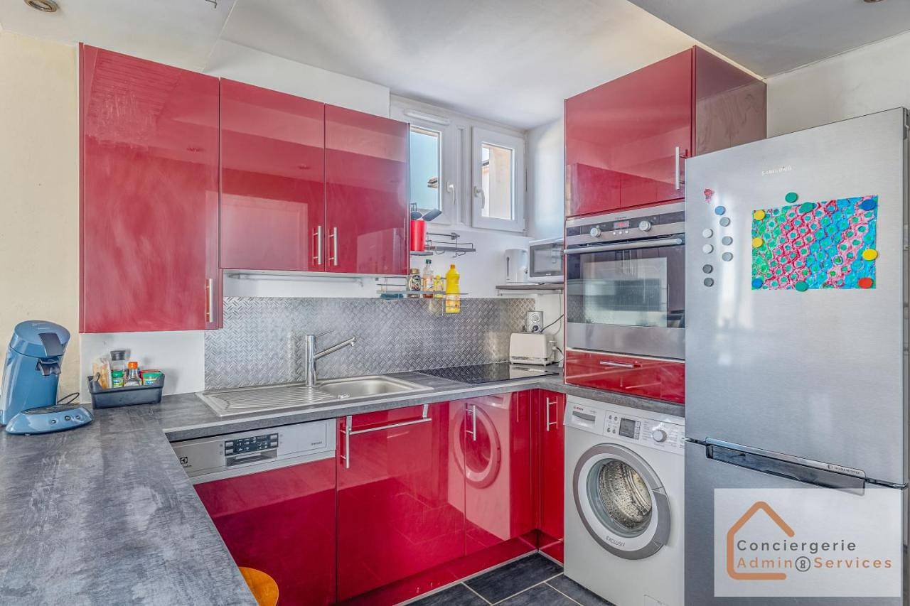 Appartement entier, Jolie T3 50m² (+-), balcon, parking, commodités in Vénissieux, Lyon et ses environs