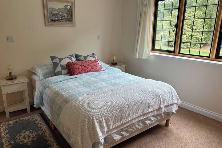 Treetops - spacious Surrey Hills retreat in Albury, Guildford