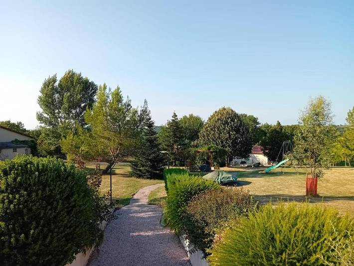 Location de vacances pour 6 personnes, avec vue ainsi que jardin et piscine à Labastide-Dénat - 3