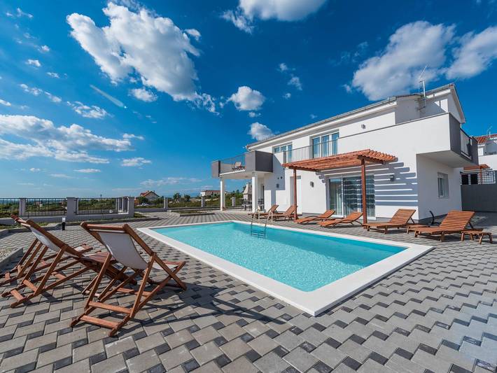 Holiday rental for 8 people, with pool and balcony, child-friendly in Zadar