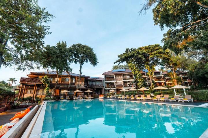 Resort para 2 personas, con jacuzzi además de piscina y jardín - 1