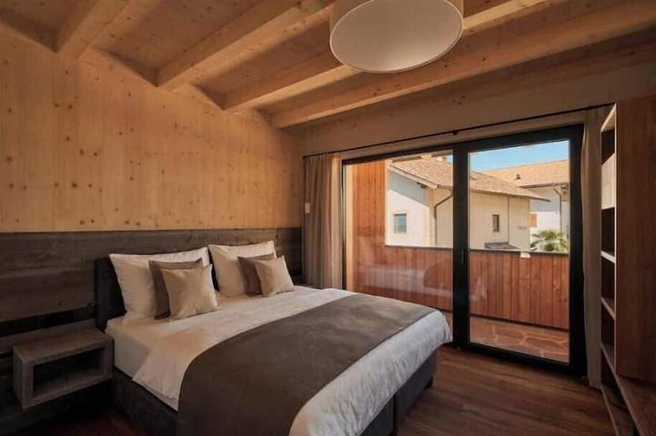 Exclusive 2-Bedroom Chalet with an Infinity Pool in Terlano, Alpi Sarentine