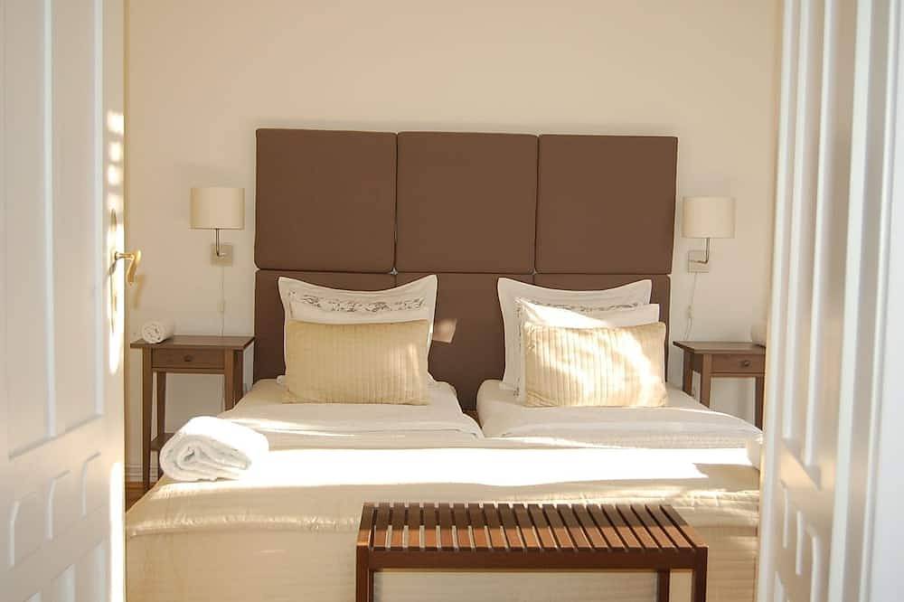 Ganze Wohnung, 3 bedroom 2 bathroom baclony suite at Opera , personal welcome & private tours in Budapest, Mittelungarn