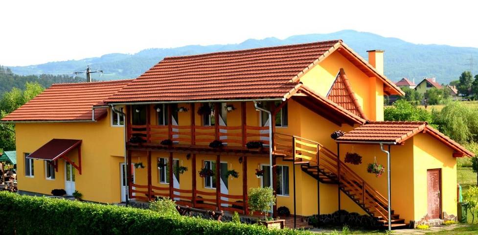 Maison d’hôte pour 2 personnes, avec terrasse ainsi que vue et jardin