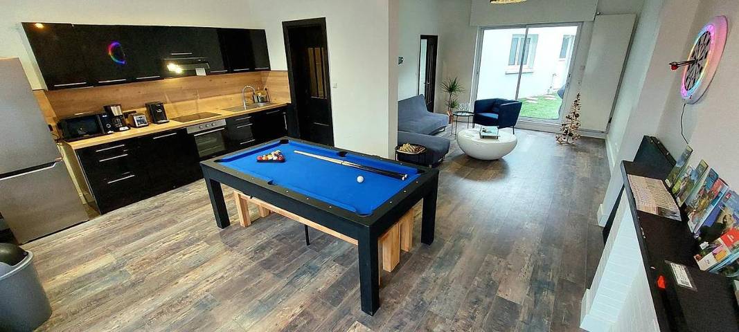 Location de vacances pour 12 personnes, avec Terrasse ainsi que Jardin et Vue à Béthune
