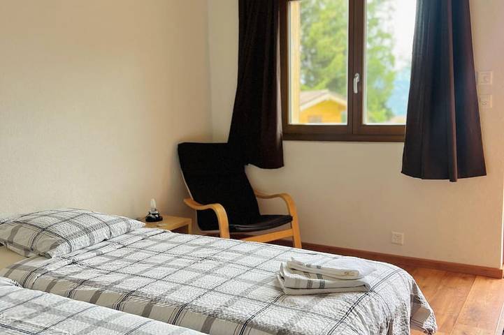 Spacious Chalet with outside Hot tub in 4Vallées ski resort in La Tzoumaz. in La Tzoumaz, Riddes