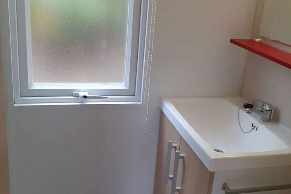 3-bedroom mobile home with terrace in Guégon in Guégon, Pontivy region