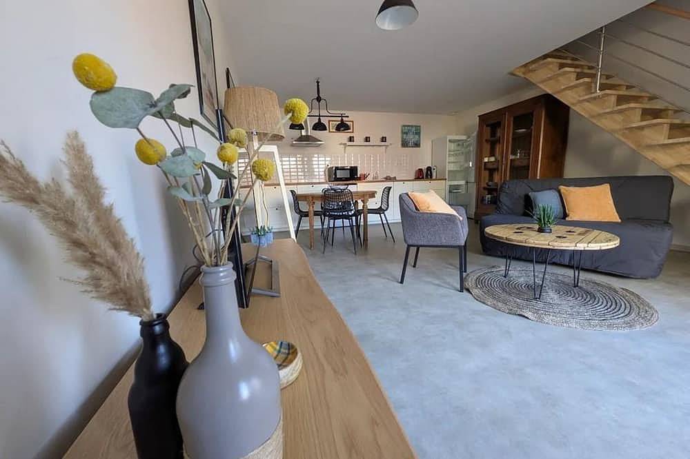 Ganze Wohnung, Renoviertes Studio mit Mezzanine im Herzen von Bourbon-l'Archambault in Bourbon-l'Archambault, Allier