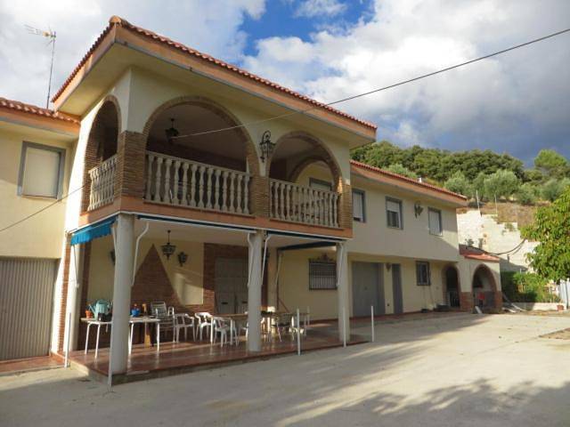 Casa rural para 14 personas, con Terraza además de Piscina y Vistas en Arjona - 2